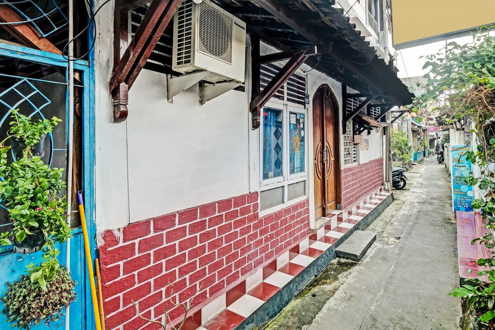 Spot On 91915 Homestay Superman Yogyakarta Exteriör bild