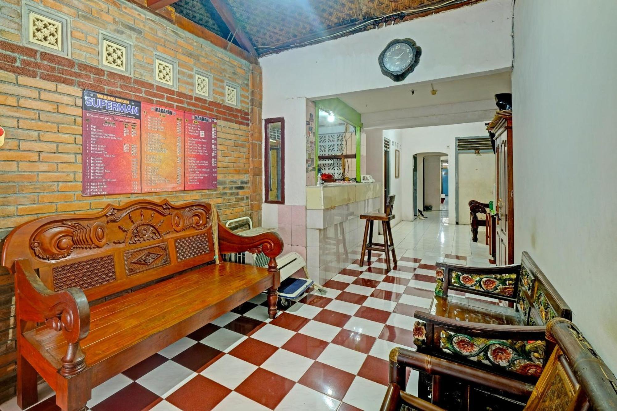 Spot On 91915 Homestay Superman Yogyakarta Exteriör bild