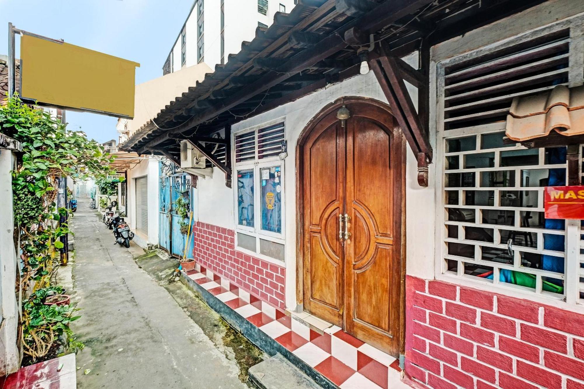 Spot On 91915 Homestay Superman Yogyakarta Exteriör bild