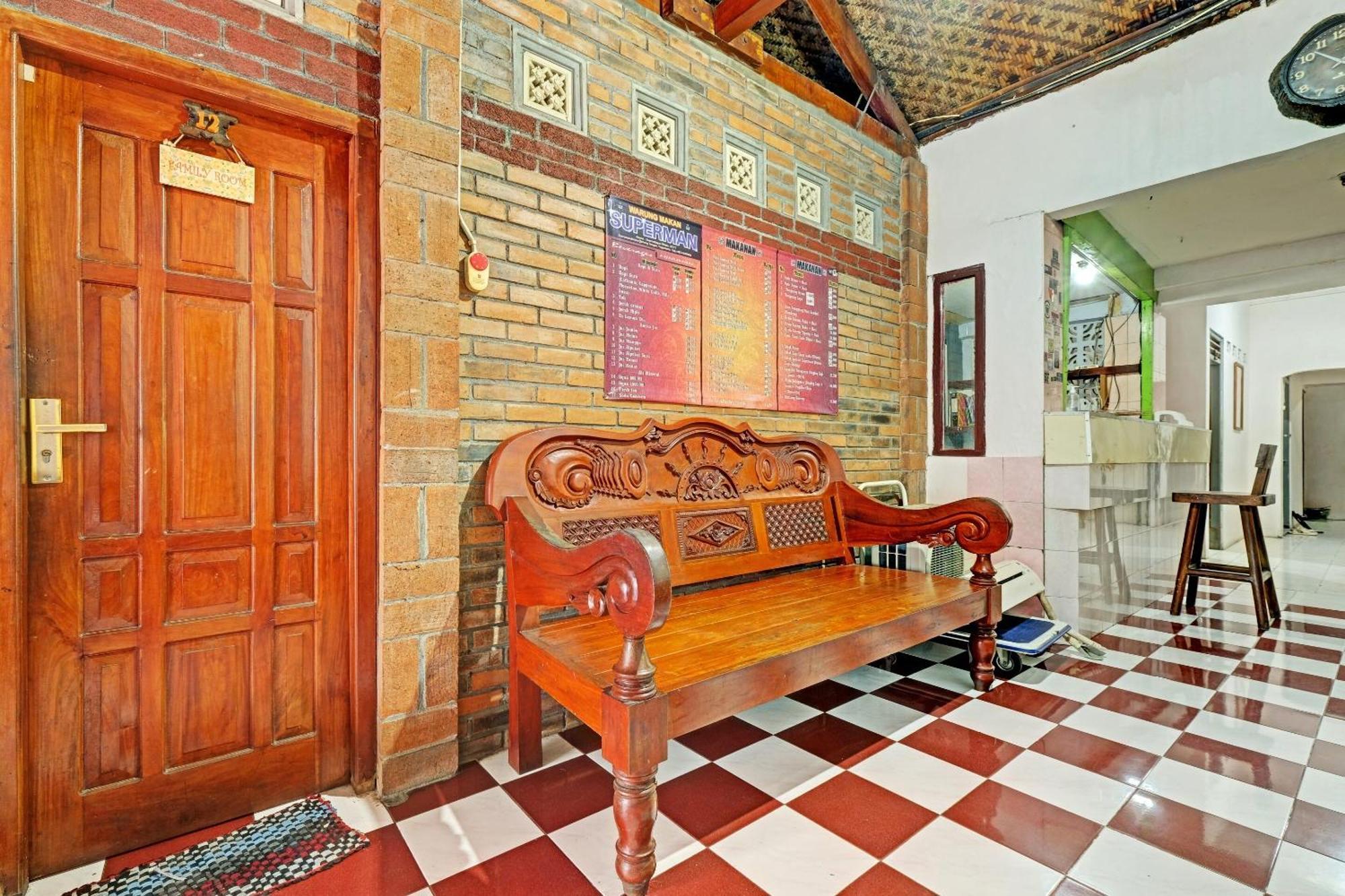 Spot On 91915 Homestay Superman Yogyakarta Exteriör bild