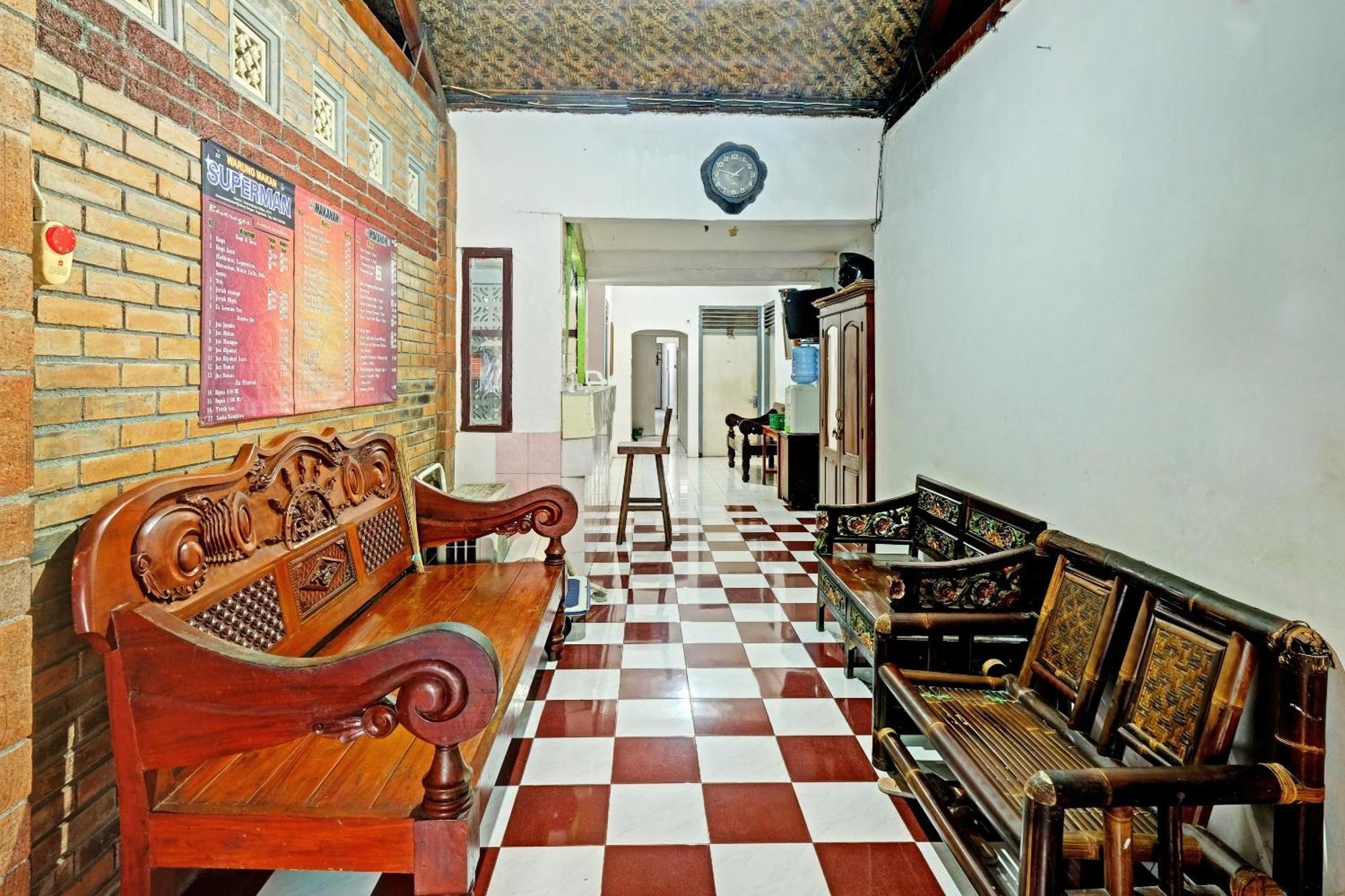 Spot On 91915 Homestay Superman Yogyakarta Exteriör bild