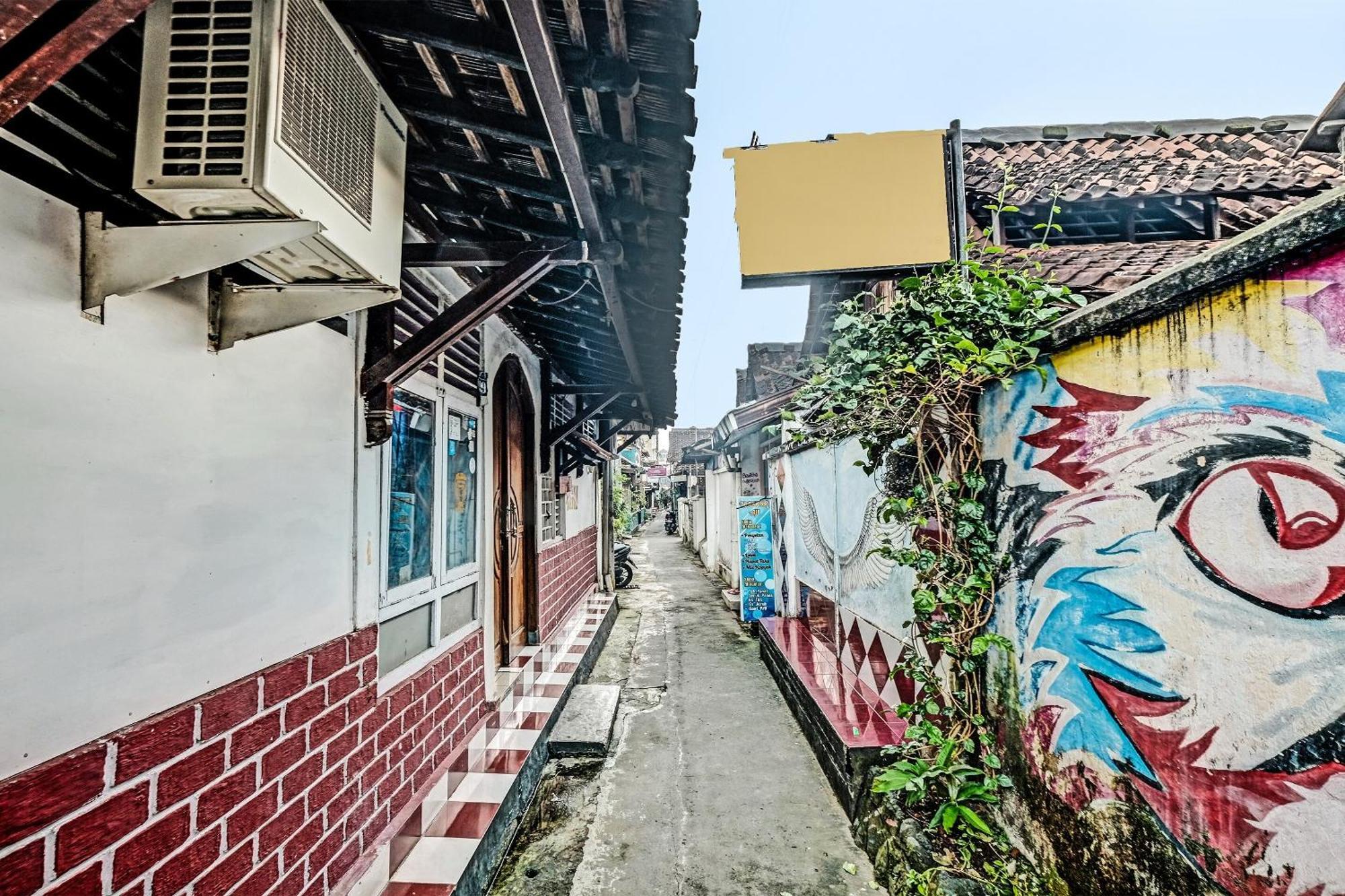 Spot On 91915 Homestay Superman Yogyakarta Exteriör bild