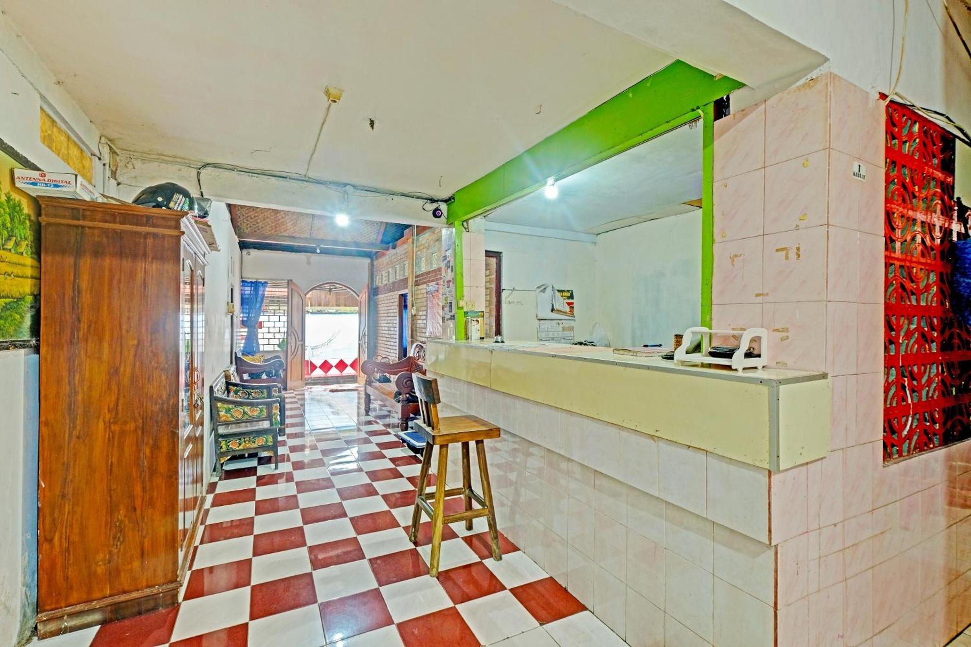Spot On 91915 Homestay Superman Yogyakarta Exteriör bild